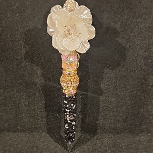 Elegant Floral Pen with Gold and Black Accents